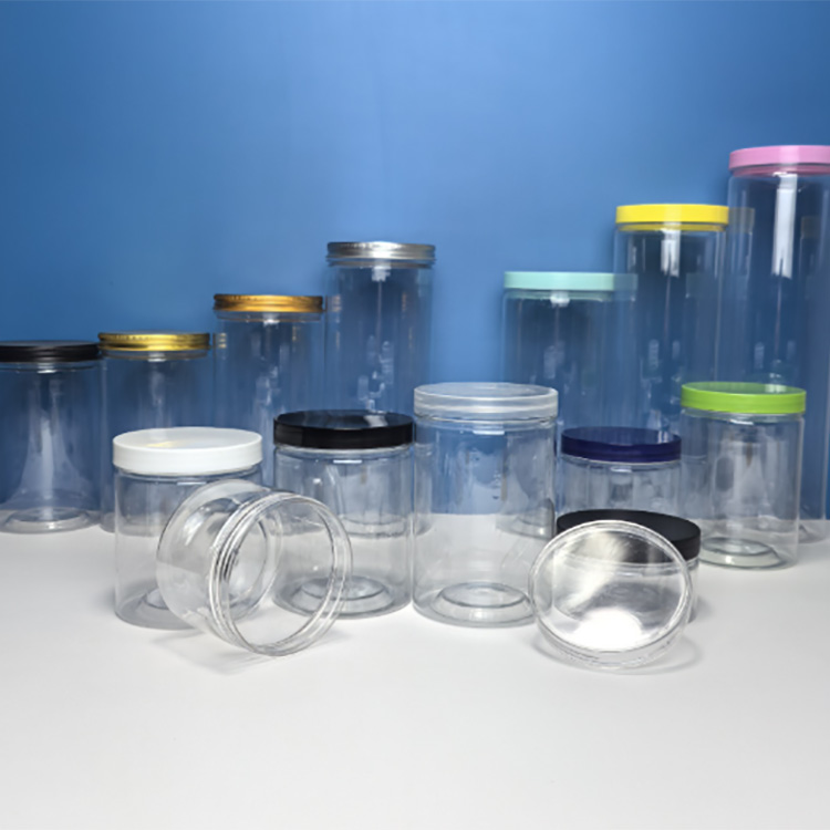 Прозрачная пластиковая банка