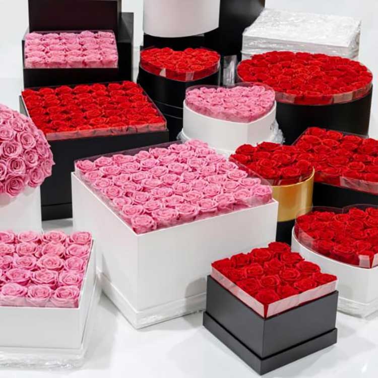 Ведро для объятий с стабилизированными цветами