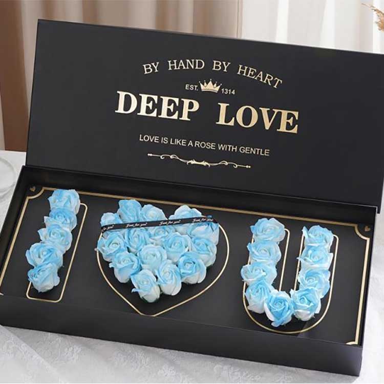 Коробка для цветов с головками мыльных роз